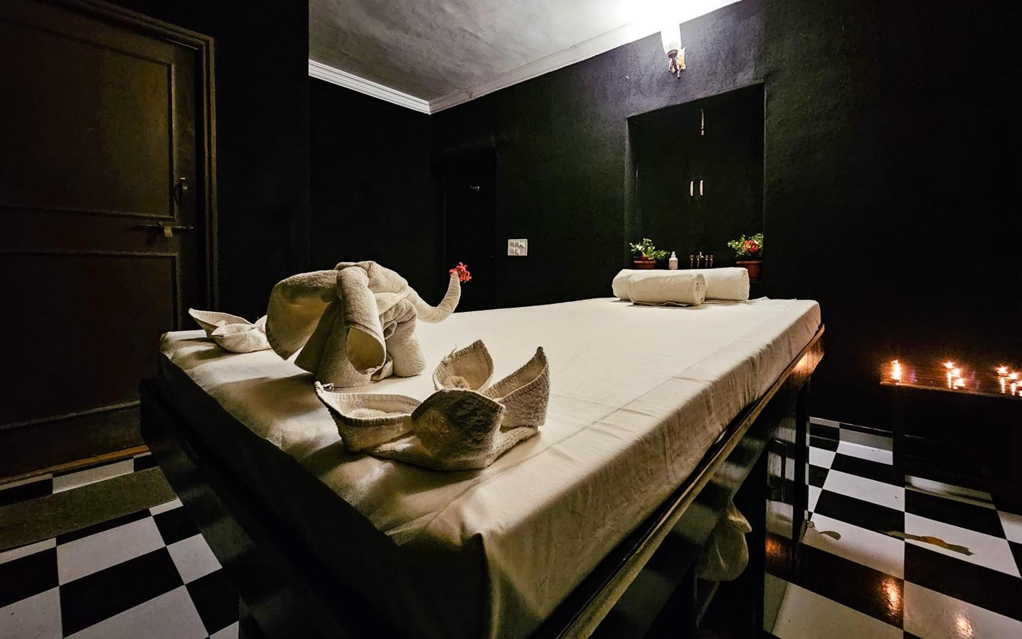 Hotel The Amargarh Udaipur Esterno foto