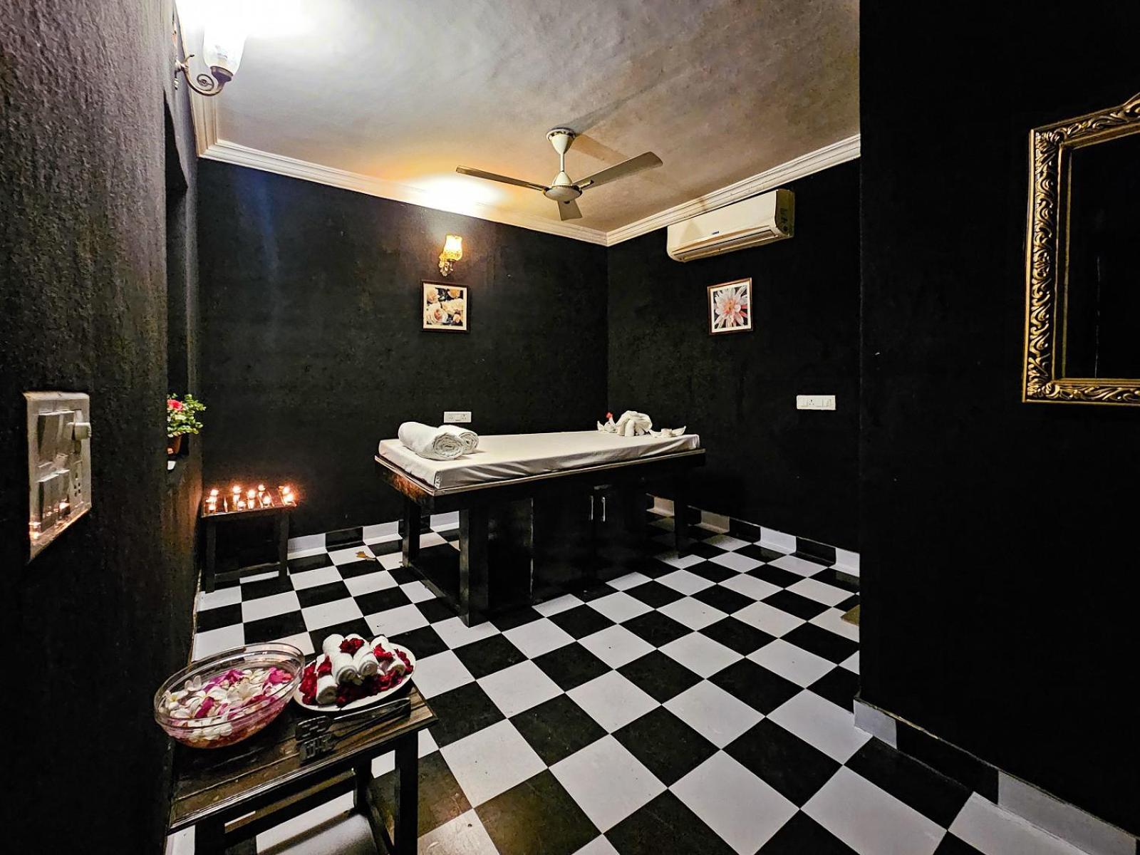 Hotel The Amargarh Udaipur Esterno foto
