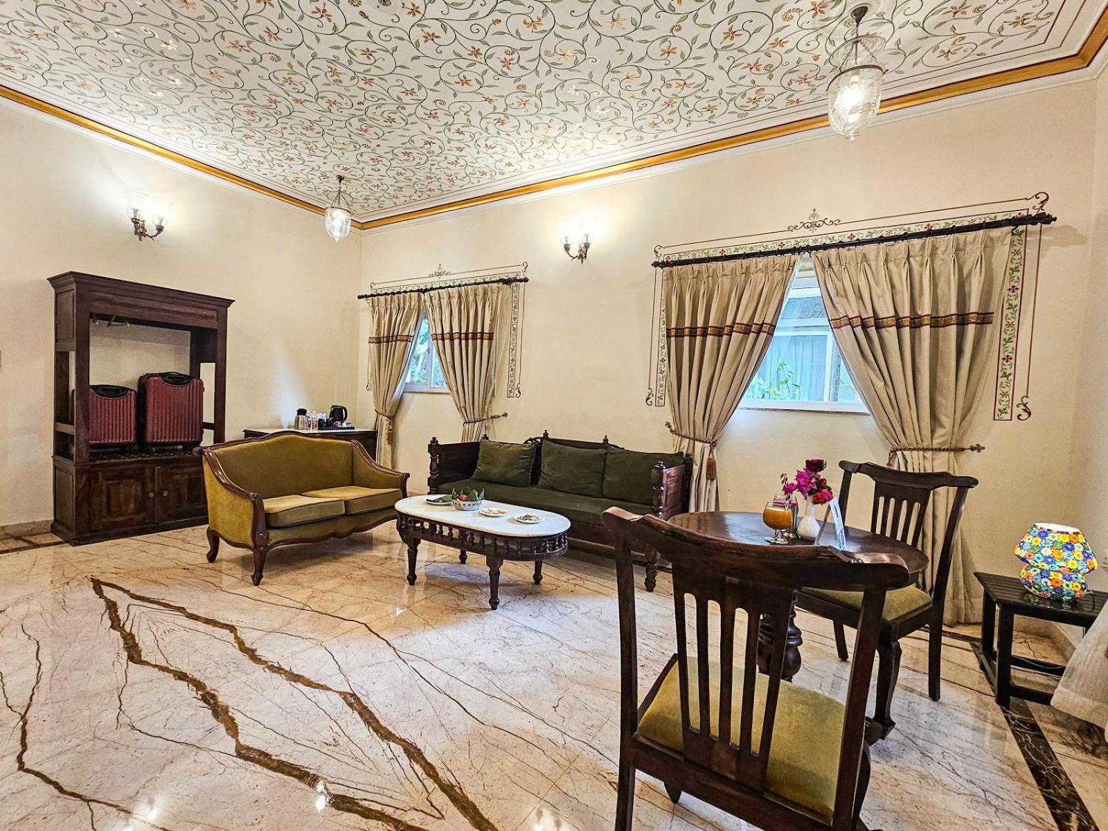 Hotel The Amargarh Udaipur Esterno foto
