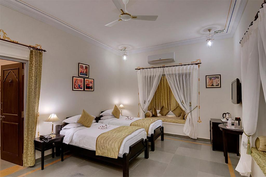 Hotel The Amargarh Udaipur Esterno foto