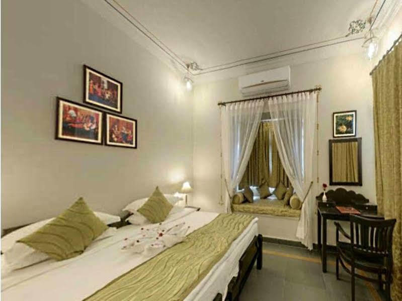 Hotel The Amargarh Udaipur Esterno foto