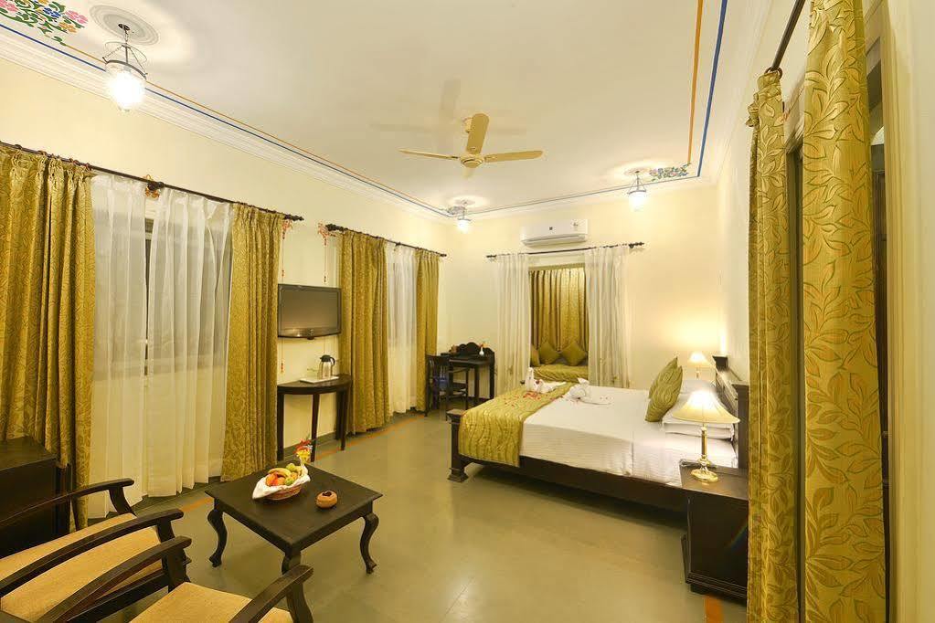 Hotel The Amargarh Udaipur Esterno foto