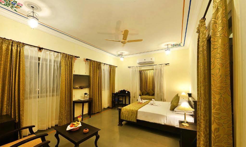 Hotel The Amargarh Udaipur Esterno foto